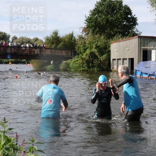 31.08.2025 - Elbe Triathlon Hamburg Luisa Fischer http://msf.ph/oto/8685514 31.08.2025 10:38:48 Schwimmen 1354, 1424, 1437, 1496 meine-sportfotos.de