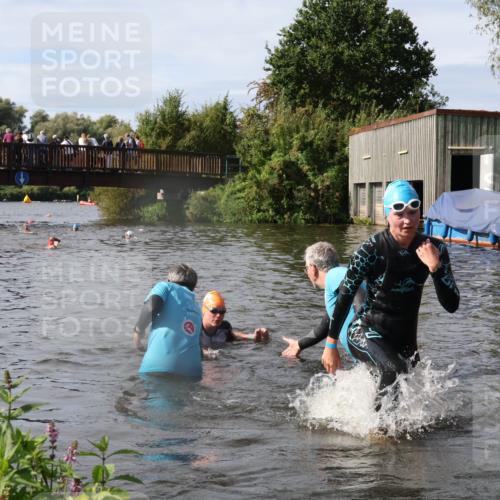 31.08.2025 - Elbe Triathlon Hamburg Luisa Fischer http://msf.ph/oto/8685521 31.08.2025 10:38:50 Schwimmen 1354, 1424, 1437 meine-sportfotos.de