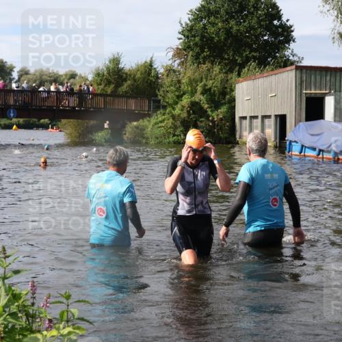 31.08.2025 - Elbe Triathlon Hamburg Luisa Fischer http://msf.ph/oto/8685531 31.08.2025 10:38:54 Schwimmen 1354, 1424 meine-sportfotos.de