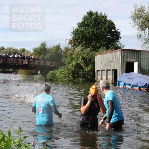 31.08.2025 - Elbe Triathlon Hamburg Luisa Fischer http://msf.ph/oto/8685544 31.08.2025 10:39:14 Schwimmen 1371 meine-sportfotos.de