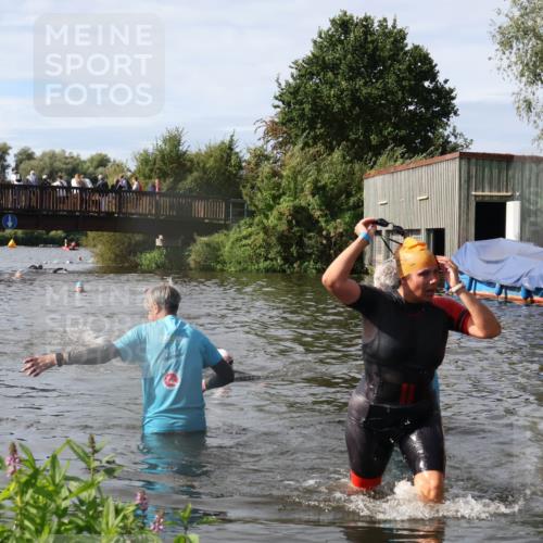 31.08.2025 - Elbe Triathlon Hamburg Luisa Fischer http://msf.ph/oto/8685549 31.08.2025 10:39:15 Schwimmen 1371, 1483 meine-sportfotos.de