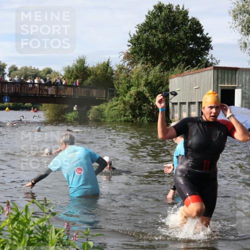 31.08.2025 - Elbe Triathlon Hamburg Luisa Fischer http://msf.ph/oto/8685552 31.08.2025 10:39:15 Schwimmen 1371, 1483 meine-sportfotos.de