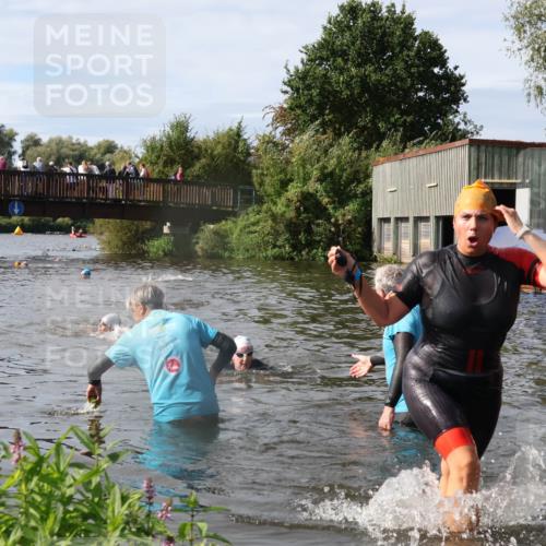 31.08.2025 - Elbe Triathlon Hamburg Luisa Fischer http://msf.ph/oto/8685553 31.08.2025 10:39:16 Schwimmen 1371, 1483 meine-sportfotos.de
