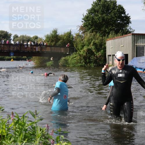31.08.2025 - Elbe Triathlon Hamburg Luisa Fischer http://msf.ph/oto/8685566 31.08.2025 10:39:21 Schwimmen 1371, 1419, 1483 meine-sportfotos.de