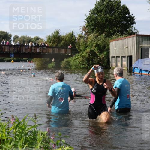31.08.2025 - Elbe Triathlon Hamburg Luisa Fischer http://msf.ph/oto/8685578 31.08.2025 10:39:25 Schwimmen 1419, 1448, 1483 meine-sportfotos.de