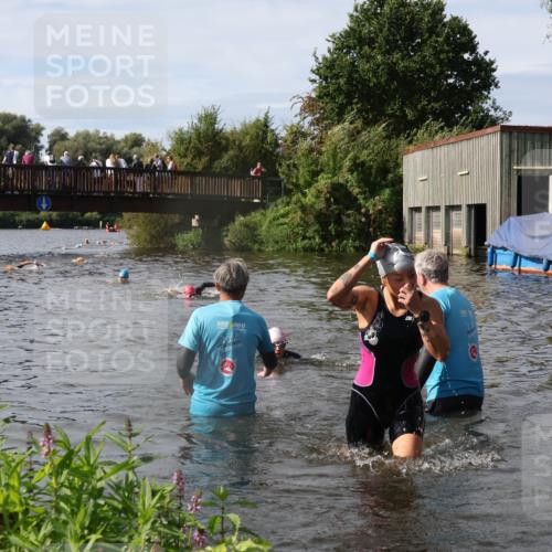 31.08.2025 - Elbe Triathlon Hamburg Luisa Fischer http://msf.ph/oto/8685579 31.08.2025 10:39:25 Schwimmen 1419, 1448, 1483 meine-sportfotos.de