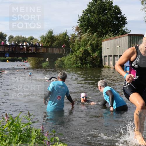 31.08.2025 - Elbe Triathlon Hamburg Luisa Fischer http://msf.ph/oto/8685588 31.08.2025 10:39:27 Schwimmen 1419, 1448, 1483 meine-sportfotos.de