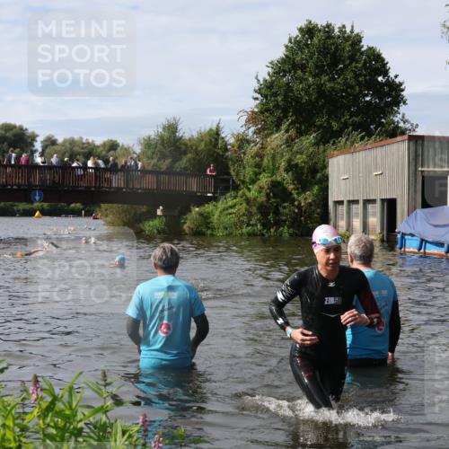 31.08.2025 - Elbe Triathlon Hamburg Luisa Fischer http://msf.ph/oto/8685589 31.08.2025 10:39:31 Schwimmen 1419, 1448 meine-sportfotos.de