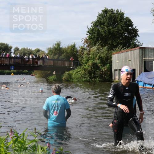 31.08.2025 - Elbe Triathlon Hamburg Luisa Fischer http://msf.ph/oto/8685592 31.08.2025 10:39:32 Schwimmen 1419, 1448 meine-sportfotos.de