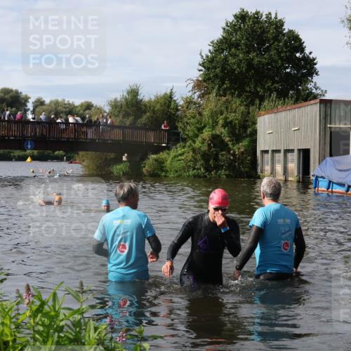 31.08.2025 - Elbe Triathlon Hamburg Luisa Fischer http://msf.ph/oto/8685598 31.08.2025 10:39:40 Schwimmen 1418 meine-sportfotos.de