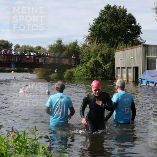 31.08.2025 - Elbe Triathlon Hamburg Luisa Fischer http://msf.ph/oto/8685600 31.08.2025 10:39:40 Schwimmen 1418 meine-sportfotos.de