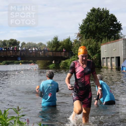 31.08.2025 - Elbe Triathlon Hamburg Luisa Fischer http://msf.ph/oto/8685622 31.08.2025 10:39:58 Schwimmen 1295, 1488 meine-sportfotos.de