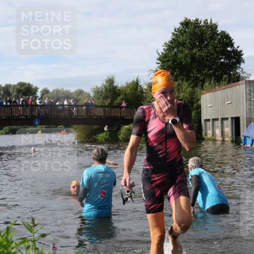 31.08.2025 - Elbe Triathlon Hamburg Luisa Fischer http://msf.ph/oto/8685625 31.08.2025 10:39:59 Schwimmen 1295, 1488 meine-sportfotos.de