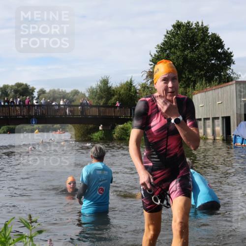31.08.2025 - Elbe Triathlon Hamburg Luisa Fischer http://msf.ph/oto/8685627 31.08.2025 10:39:59 Schwimmen 1295, 1488 meine-sportfotos.de