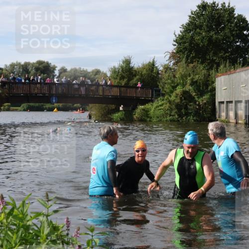 31.08.2025 - Elbe Triathlon Hamburg Luisa Fischer http://msf.ph/oto/8685637 31.08.2025 10:40:04 Schwimmen 1295, 1446, 1488 meine-sportfotos.de