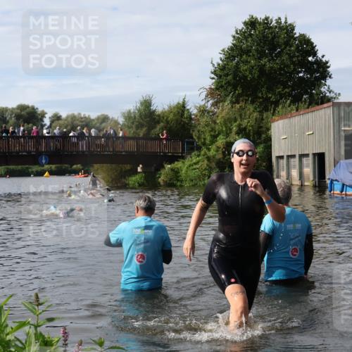 31.08.2025 - Elbe Triathlon Hamburg Luisa Fischer http://msf.ph/oto/8685655 31.08.2025 10:40:13 Schwimmen 1386, 1446 meine-sportfotos.de