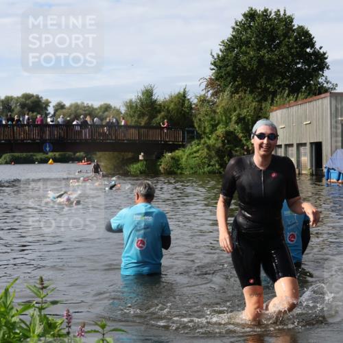 31.08.2025 - Elbe Triathlon Hamburg Luisa Fischer http://msf.ph/oto/8685657 31.08.2025 10:40:13 Schwimmen 1386, 1446 meine-sportfotos.de