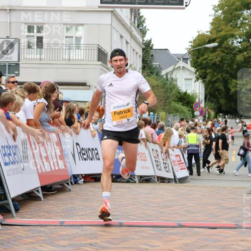 31.08.2025 - 21. Blankeneser Heldenlauf Strokosch-Dieckow http://msf.ph/oto/8685658 31.08.2025 12:00:45 Ziel 5652, 4333 meine-sportfotos.de