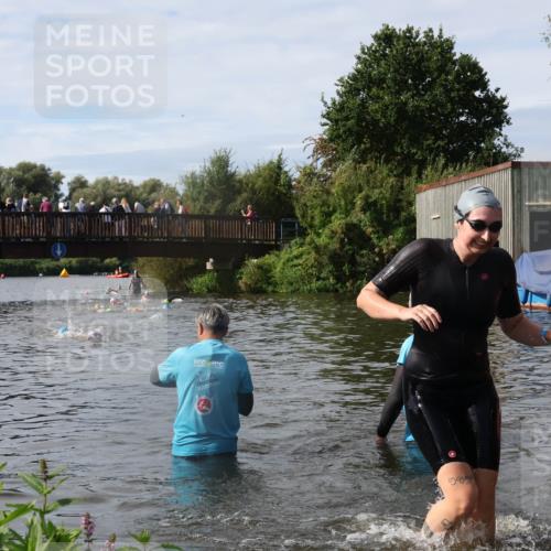 31.08.2025 - Elbe Triathlon Hamburg Luisa Fischer http://msf.ph/oto/8685659 31.08.2025 10:40:14 Schwimmen 1386, 1446 meine-sportfotos.de