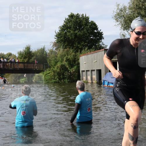 31.08.2025 - Elbe Triathlon Hamburg Luisa Fischer http://msf.ph/oto/8685663 31.08.2025 10:40:15 Schwimmen 1386 meine-sportfotos.de