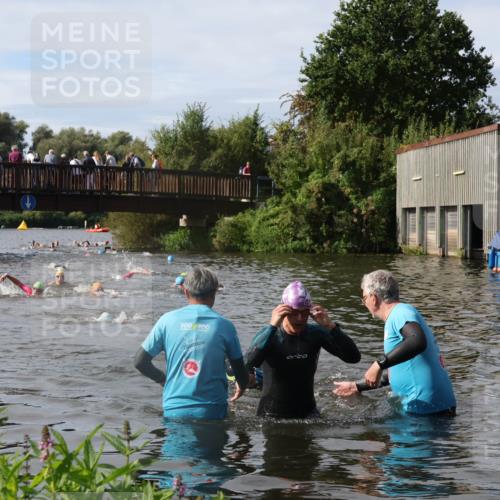 31.08.2025 - Elbe Triathlon Hamburg Luisa Fischer http://msf.ph/oto/8685666 31.08.2025 10:40:31 Schwimmen 1469, 1492 meine-sportfotos.de