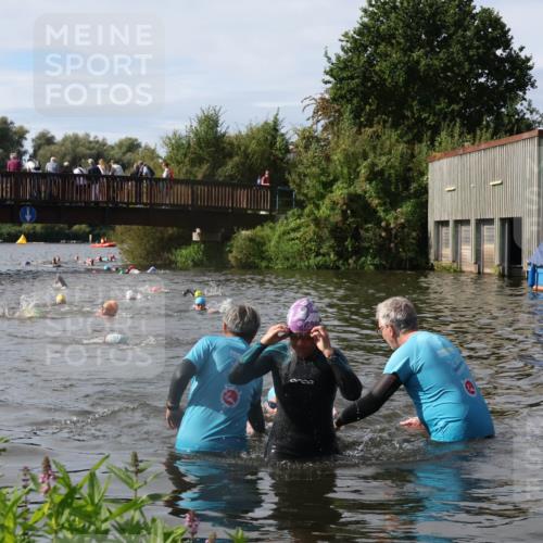 31.08.2025 - Elbe Triathlon Hamburg Luisa Fischer http://msf.ph/oto/8685667 31.08.2025 10:40:31 Schwimmen 1469, 1492 meine-sportfotos.de