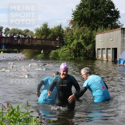 31.08.2025 - Elbe Triathlon Hamburg Luisa Fischer http://msf.ph/oto/8685673 31.08.2025 10:40:32 Schwimmen 1469, 1492 meine-sportfotos.de