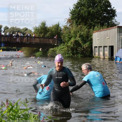 31.08.2025 - Elbe Triathlon Hamburg Luisa Fischer http://msf.ph/oto/8685674 31.08.2025 10:40:32 Schwimmen 1469, 1492 meine-sportfotos.de