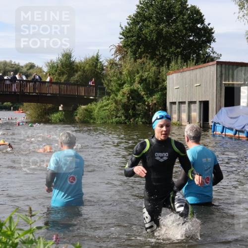 31.08.2025 - Elbe Triathlon Hamburg Luisa Fischer http://msf.ph/oto/8685681 31.08.2025 10:40:35 Schwimmen 1469, 1492 meine-sportfotos.de