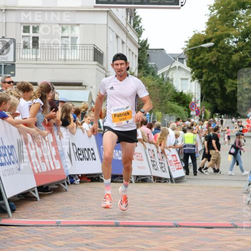 31.08.2025 - 21. Blankeneser Heldenlauf Strokosch-Dieckow http://msf.ph/oto/8685686 31.08.2025 12:00:44 Ziel 5652, 4394, 4395, 4333 meine-sportfotos.de