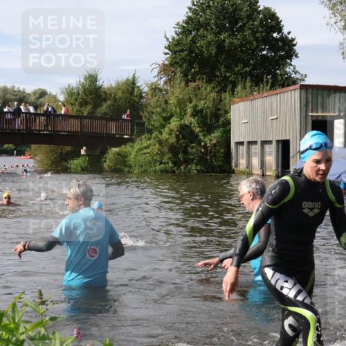 31.08.2025 - Elbe Triathlon Hamburg Luisa Fischer http://msf.ph/oto/8685687 31.08.2025 10:40:36 Schwimmen 1376, 1469, 1492 meine-sportfotos.de