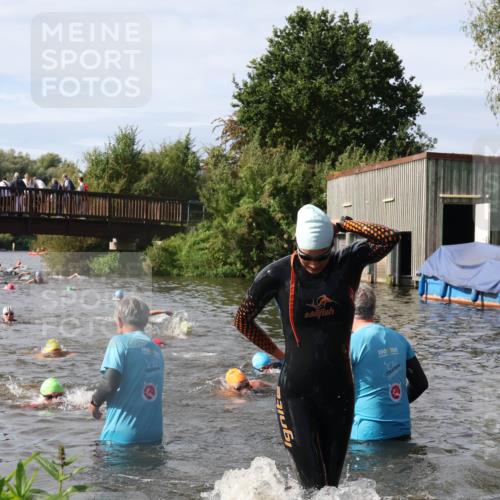 31.08.2025 - Elbe Triathlon Hamburg Luisa Fischer http://msf.ph/oto/8685693 31.08.2025 10:40:45 Schwimmen 1376, 1384, 1434 meine-sportfotos.de