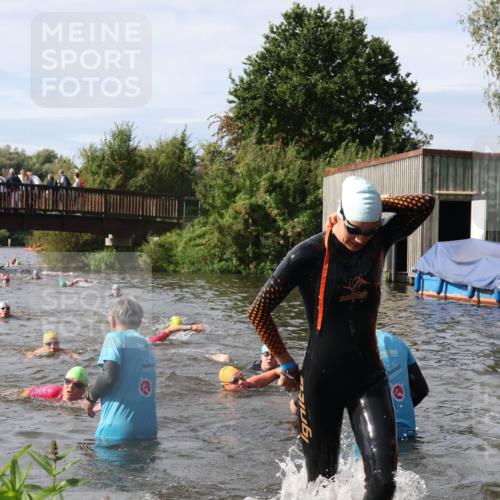 31.08.2025 - Elbe Triathlon Hamburg Luisa Fischer http://msf.ph/oto/8685695 31.08.2025 10:40:45 Schwimmen 1376, 1384, 1434 meine-sportfotos.de