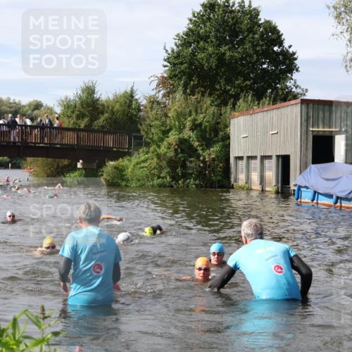 31.08.2025 - Elbe Triathlon Hamburg Luisa Fischer http://msf.ph/oto/8685702 31.08.2025 10:40:47 Schwimmen 1376, 1384, 1389, 1434, 1454 meine-sportfotos.de