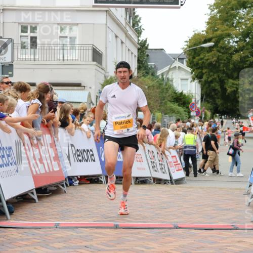 31.08.2025 - 21. Blankeneser Heldenlauf Strokosch-Dieckow http://msf.ph/oto/8685707 31.08.2025 12:00:44 Ziel 5652, 4394, 4395, 4333 meine-sportfotos.de