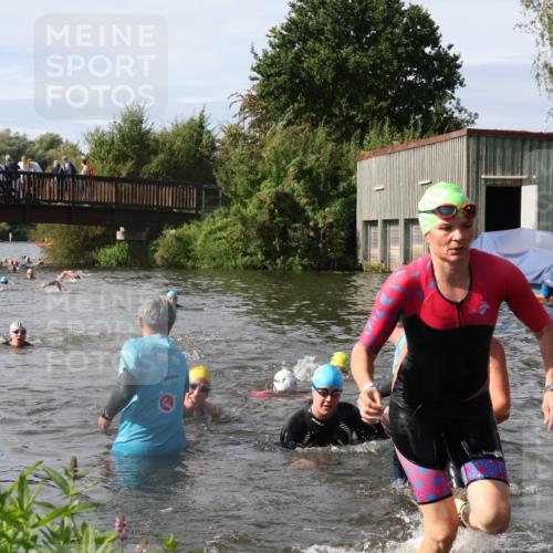 31.08.2025 - Elbe Triathlon Hamburg Luisa Fischer http://msf.ph/oto/8685711 31.08.2025 10:40:52 Schwimmen 1384, 1389, 1434, 1454, 1486 meine-sportfotos.de