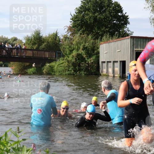 31.08.2025 - Elbe Triathlon Hamburg Luisa Fischer http://msf.ph/oto/8685714 31.08.2025 10:40:52 Schwimmen 1384, 1389, 1434, 1454, 1486 meine-sportfotos.de