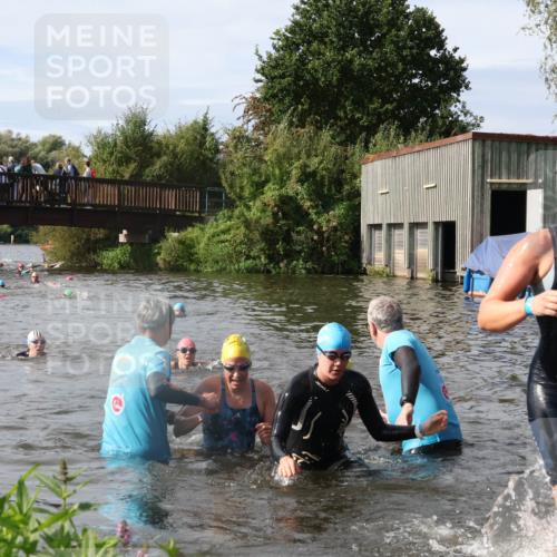 31.08.2025 - Elbe Triathlon Hamburg Luisa Fischer http://msf.ph/oto/8685718 31.08.2025 10:40:53 Schwimmen 1384, 1389, 1434, 1454, 1486 meine-sportfotos.de