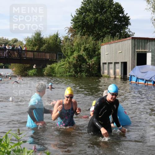 31.08.2025 - Elbe Triathlon Hamburg Luisa Fischer http://msf.ph/oto/8685721 31.08.2025 10:40:54 Schwimmen 1384, 1389, 1434, 1454, 1486 meine-sportfotos.de
