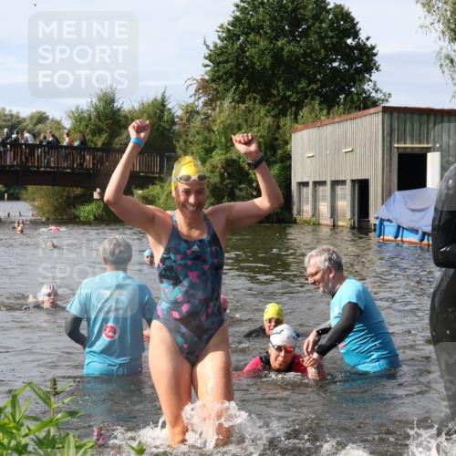 31.08.2025 - Elbe Triathlon Hamburg Luisa Fischer http://msf.ph/oto/8685730 31.08.2025 10:40:56 Schwimmen 1378, 1384, 1389, 1434, 1454, 1479, 1486 meine-sportfotos.de
