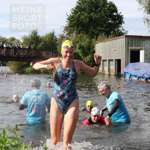 31.08.2025 - Elbe Triathlon Hamburg Luisa Fischer http://msf.ph/oto/8685733 31.08.2025 10:40:56 Schwimmen 1378, 1384, 1389, 1434, 1454, 1479, 1486 meine-sportfotos.de