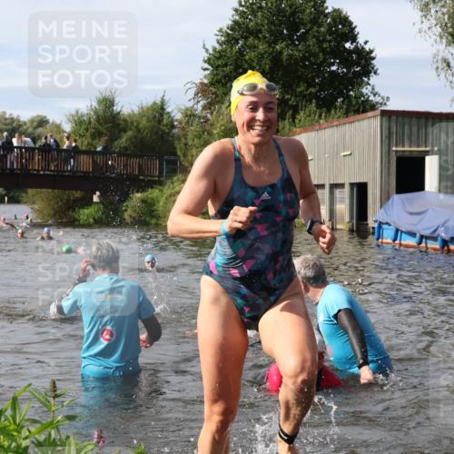 31.08.2025 - Elbe Triathlon Hamburg Luisa Fischer http://msf.ph/oto/8685736 31.08.2025 10:40:57 Schwimmen 1378, 1384, 1389, 1434, 1454, 1479, 1486 meine-sportfotos.de
