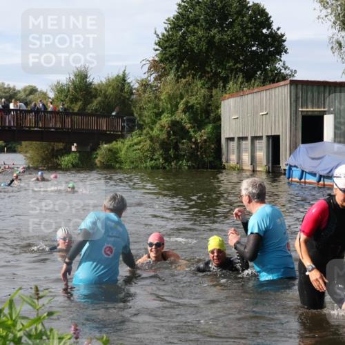 31.08.2025 - Elbe Triathlon Hamburg Luisa Fischer http://msf.ph/oto/8685739 31.08.2025 10:40:59 Schwimmen 1367, 1378, 1389, 1454, 1479, 1486 meine-sportfotos.de