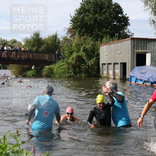 31.08.2025 - Elbe Triathlon Hamburg Luisa Fischer http://msf.ph/oto/8685743 31.08.2025 10:40:59 Schwimmen 1367, 1378, 1389, 1454, 1479, 1486 meine-sportfotos.de