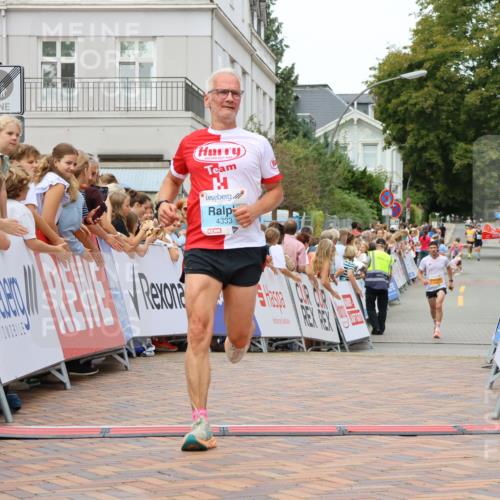 31.08.2025 - 21. Blankeneser Heldenlauf Strokosch-Dieckow http://msf.ph/oto/8685754 31.08.2025 12:00:40 Ziel 5784, 5652, 4144, 4394, 4395, 4333 meine-sportfotos.de