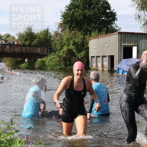 31.08.2025 - Elbe Triathlon Hamburg Luisa Fischer http://msf.ph/oto/8685760 31.08.2025 10:41:03 Schwimmen 1367, 1378, 1479, 1486 meine-sportfotos.de