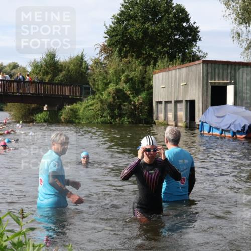 31.08.2025 - Elbe Triathlon Hamburg Luisa Fischer http://msf.ph/oto/8685764 31.08.2025 10:41:05 Schwimmen 1367, 1378, 1479, 1486 meine-sportfotos.de