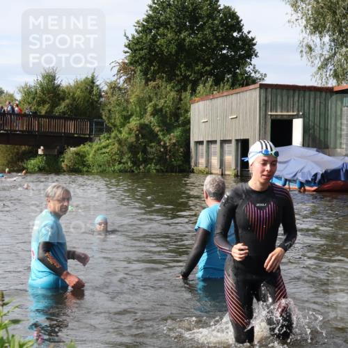 31.08.2025 - Elbe Triathlon Hamburg Luisa Fischer http://msf.ph/oto/8685772 31.08.2025 10:41:07 Schwimmen 1367, 1378, 1479 meine-sportfotos.de