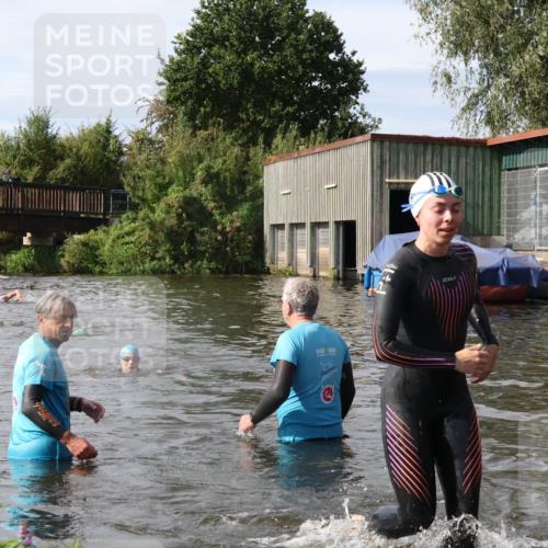 31.08.2025 - Elbe Triathlon Hamburg Luisa Fischer http://msf.ph/oto/8685773 31.08.2025 10:41:07 Schwimmen 1367, 1378, 1479 meine-sportfotos.de