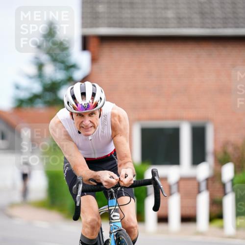 31.08.2025 - Elbe Triathlon Hamburg Michael Burmester http://msf.ph/oto/8685774 31.08.2025 14:12:43 Radfahren 137, 140 meine-sportfotos.de